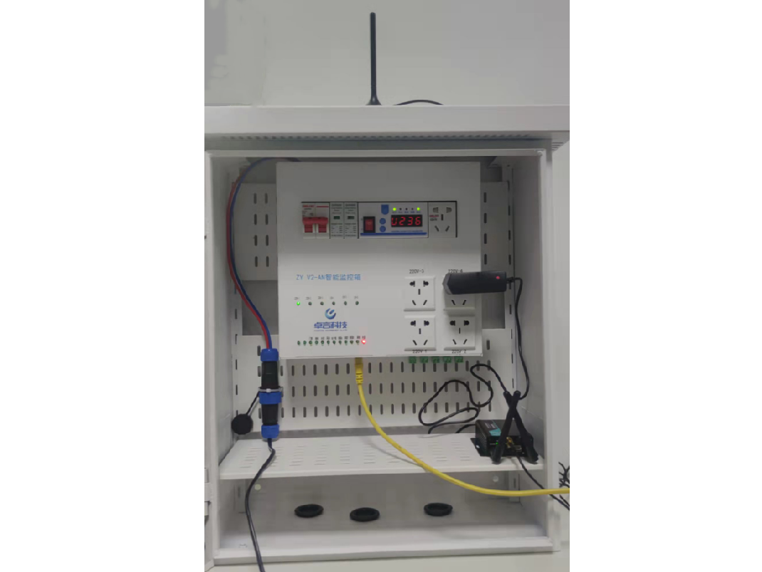 智能機(jī)箱-4G版本帶重合閘