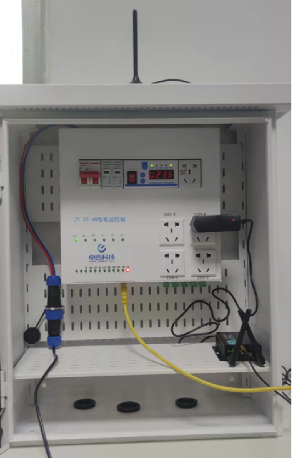 智能機(jī)箱-4G版本帶重合閘